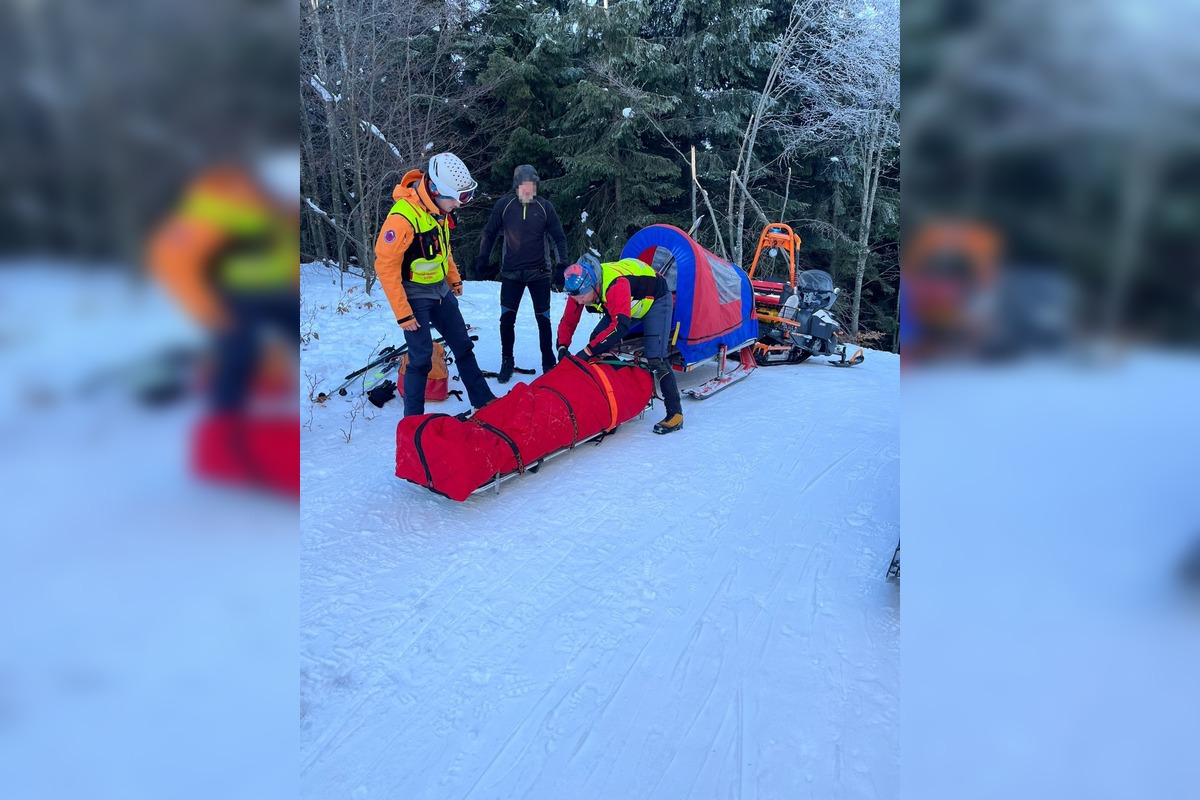 FOTO: Horskí záchranári pomáhali 56-ročnému bežkárovi s poranenou hlavou pod Lopúchovým vrchom, foto 1