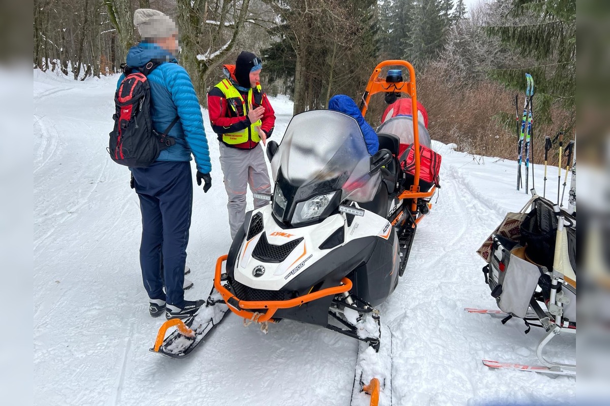 FOTO: Horskí záchranári pomáhali 56-ročnému bežkárovi s poranenou hlavou pod Lopúchovým vrchom, foto 3
