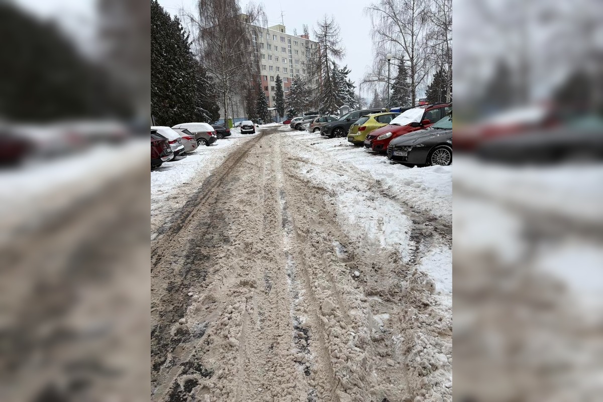 FOTO: Neodhrnuté parkovacie miesta vo Zvolene, foto 2