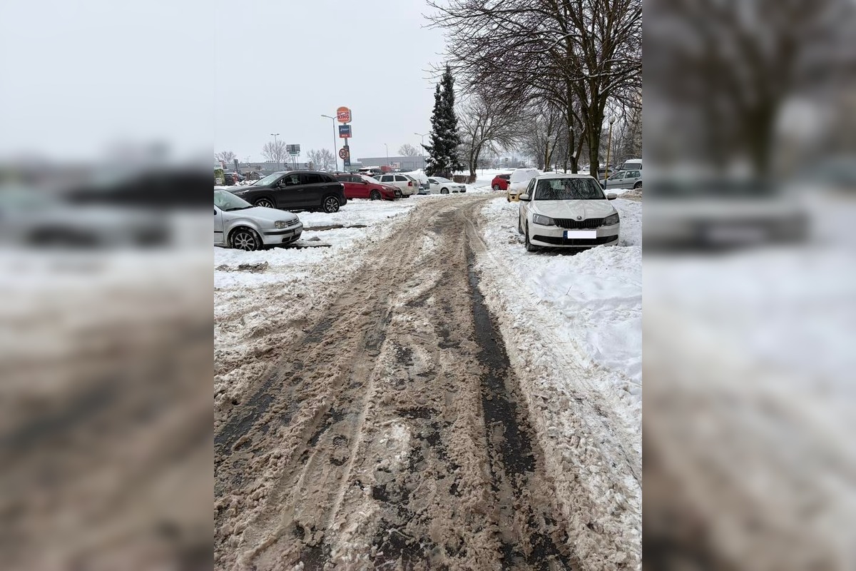 FOTO: Neodhrnuté parkovacie miesta vo Zvolene, foto 3