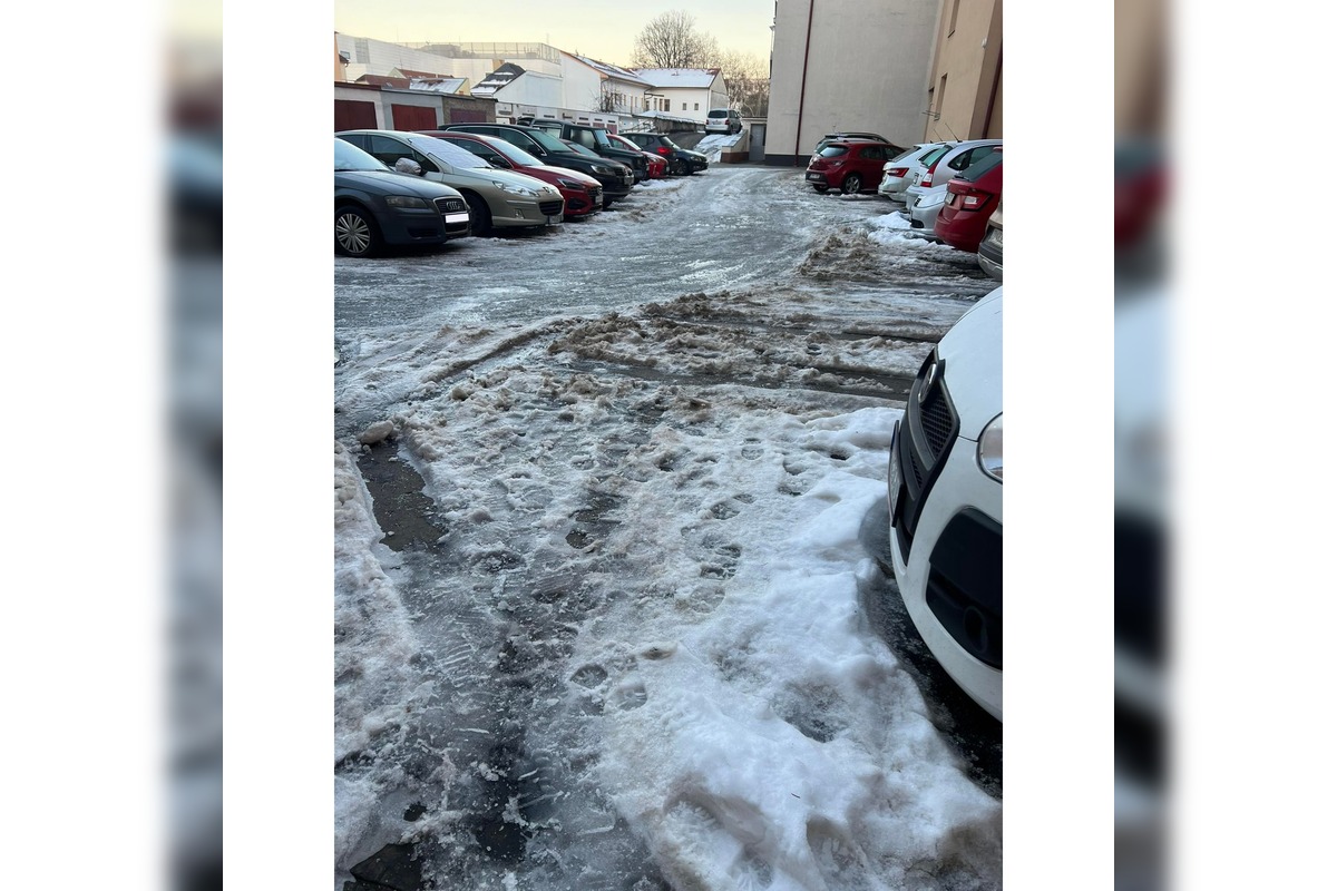 FOTO: Neodhrnuté parkovacie miesta vo Zvolene, foto 5