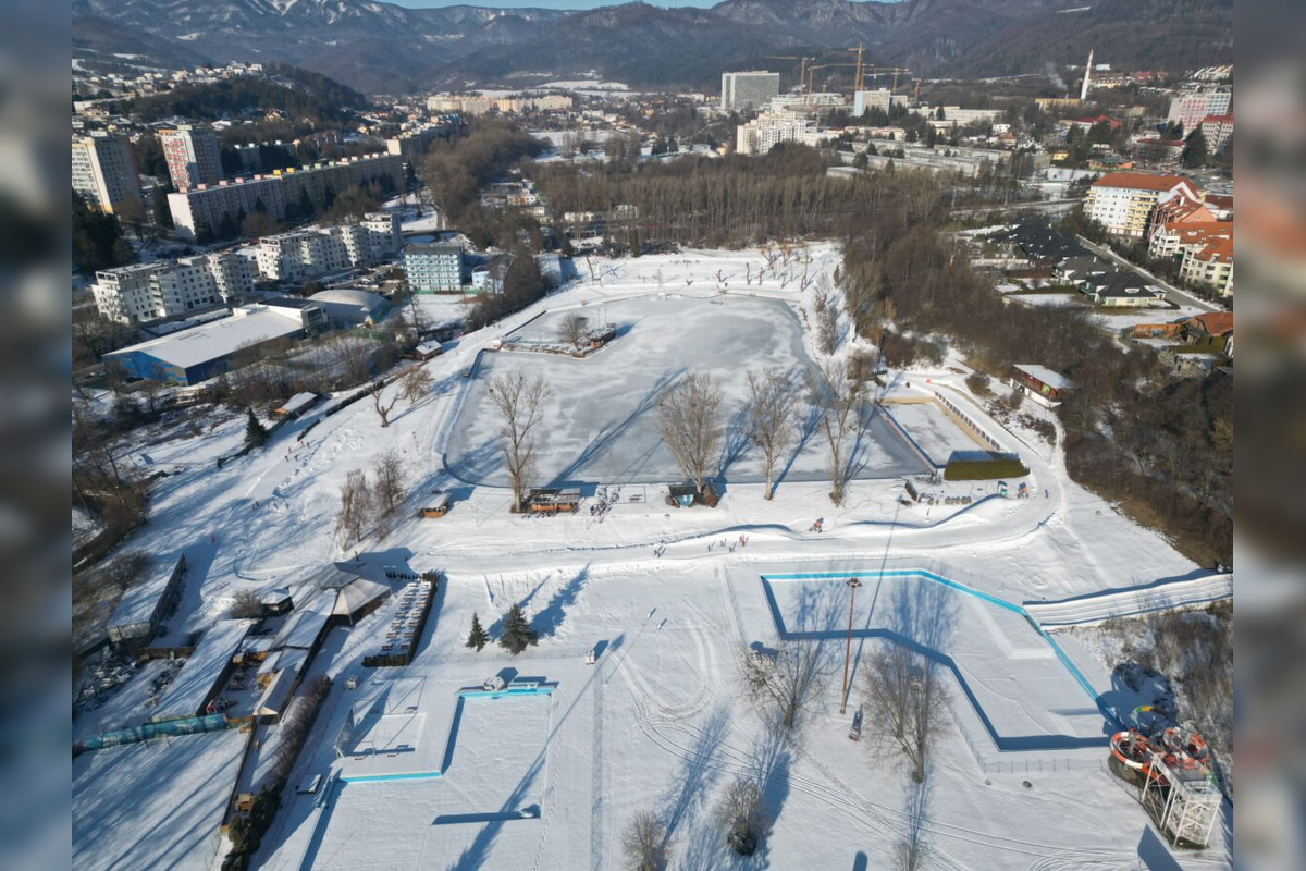 FOTO: Areál zimných športov na plážovom kúpalisku sa teší veľkej obľube, foto 2