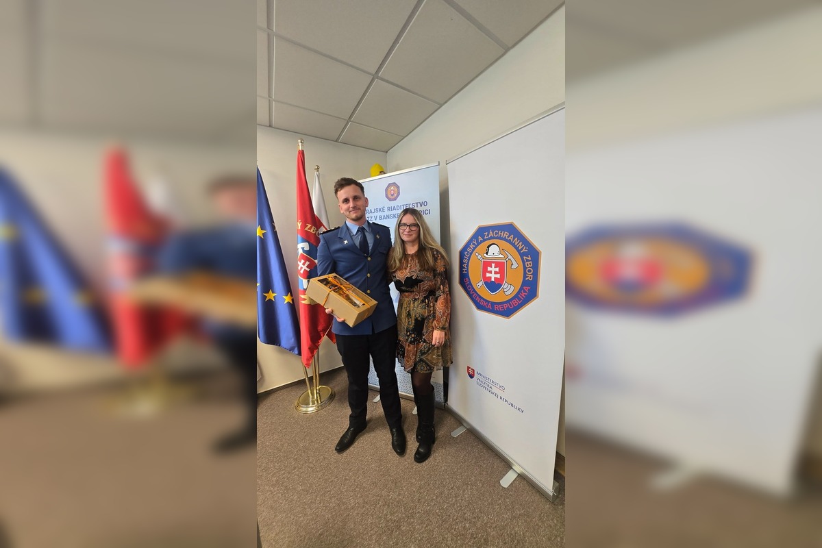 FOTO: Hasičovi z Banskej Bystrice sa poďakovala rodina zachráneného, foto 1