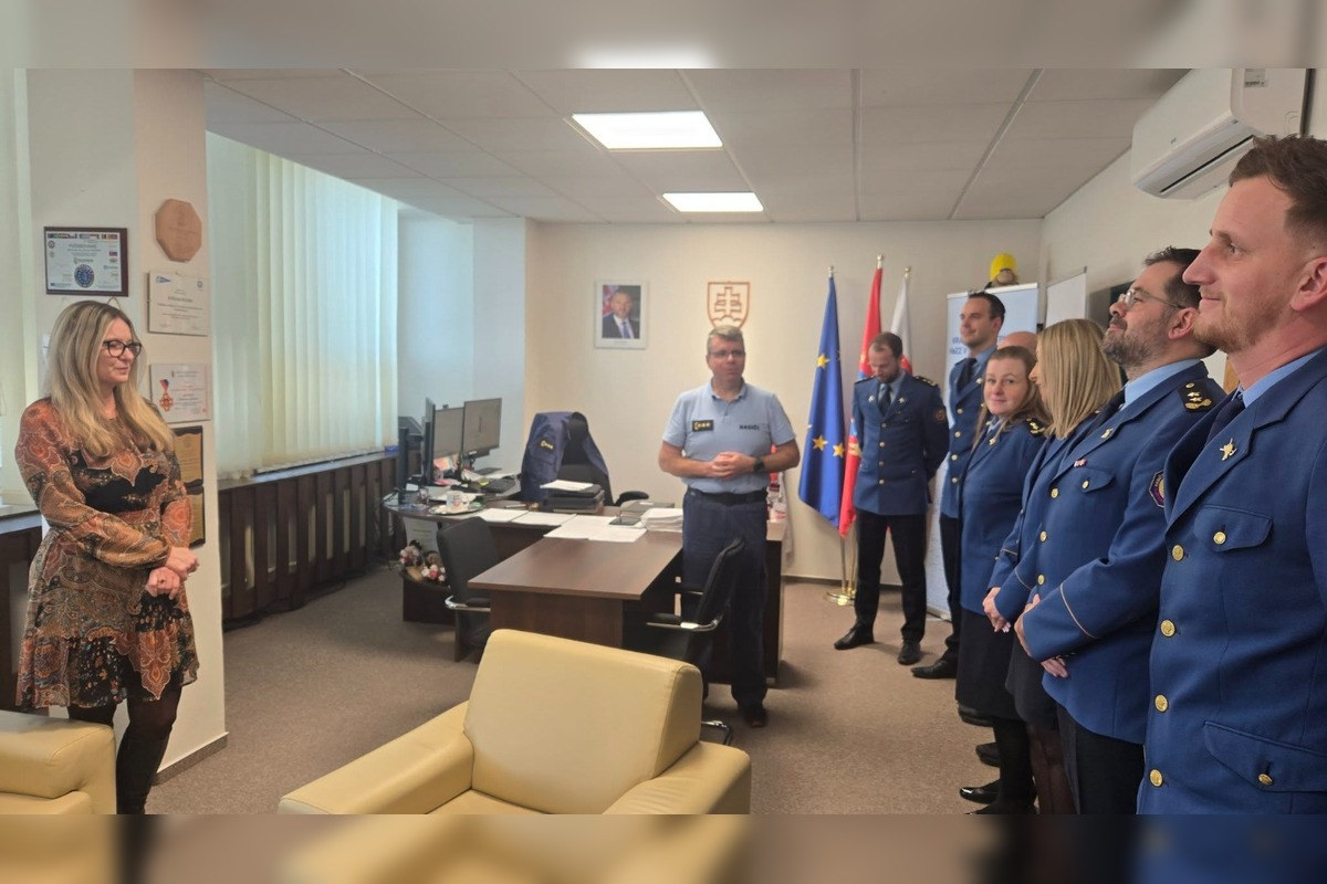 FOTO: Hasičovi z Banskej Bystrice sa poďakovala rodina zachráneného, foto 2