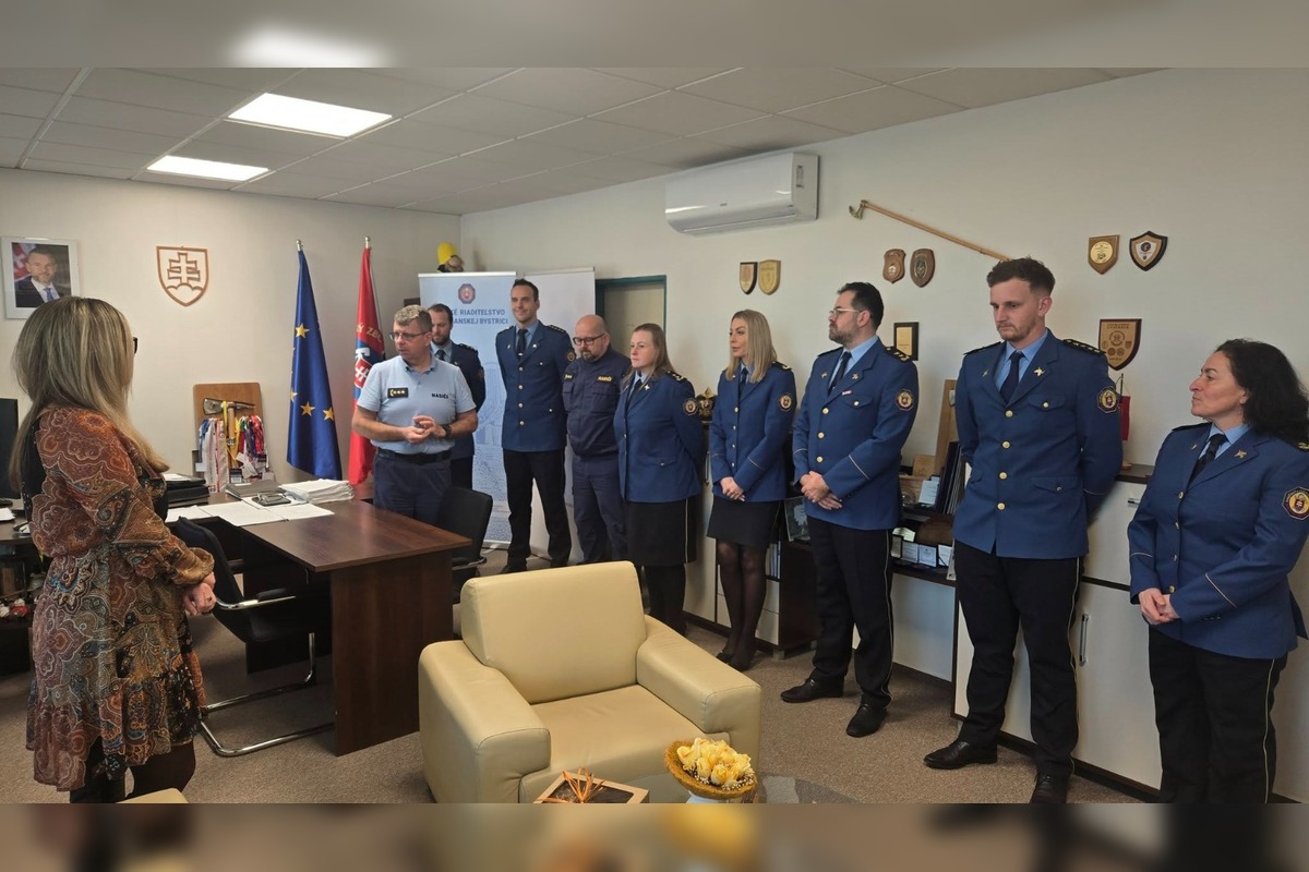 FOTO: Hasičovi z Banskej Bystrice sa poďakovala rodina zachráneného, foto 3