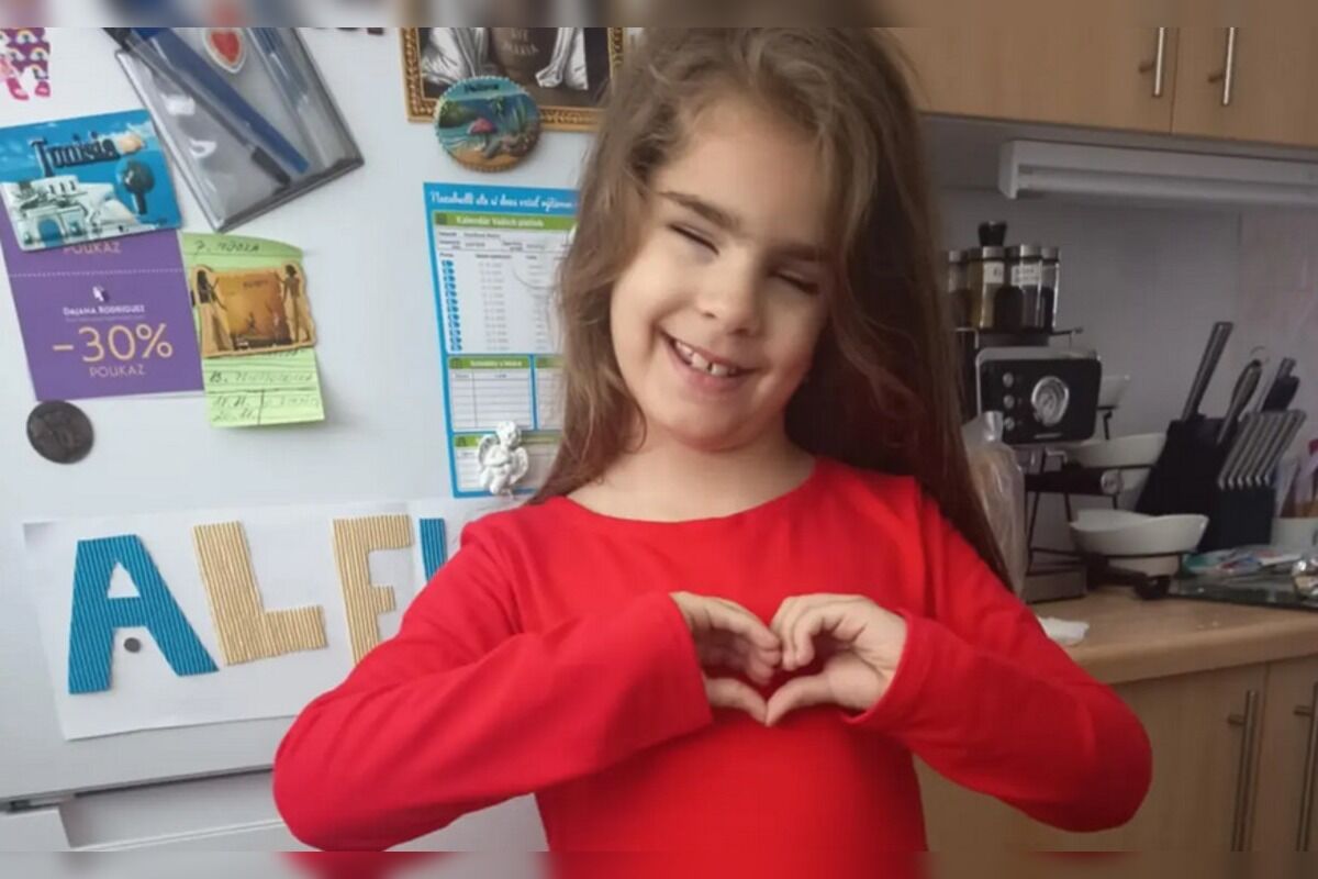 FOTO: Nevidiaca Simonka z Brezna získala finančnú podporu od mesta, hokejového klubu aj darcov, foto 4