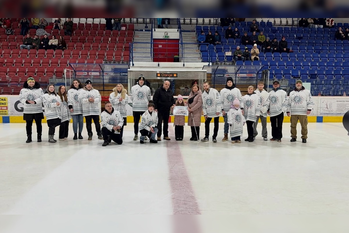 FOTO: Nevidiaca Simonka z Brezna získala finančnú podporu od mesta, hokejového klubu aj darcov, foto 6