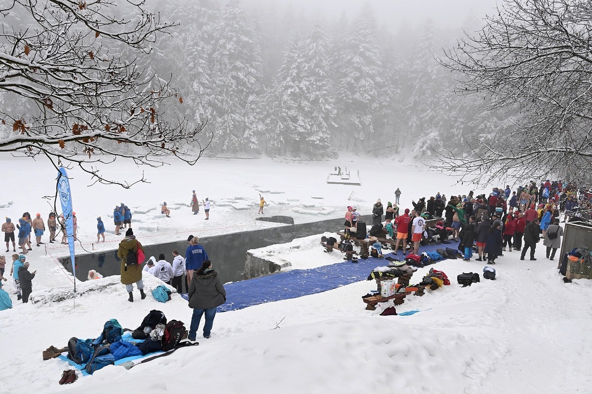 FOTO: Tajch Klinger zaplnili otužilci, foto 26