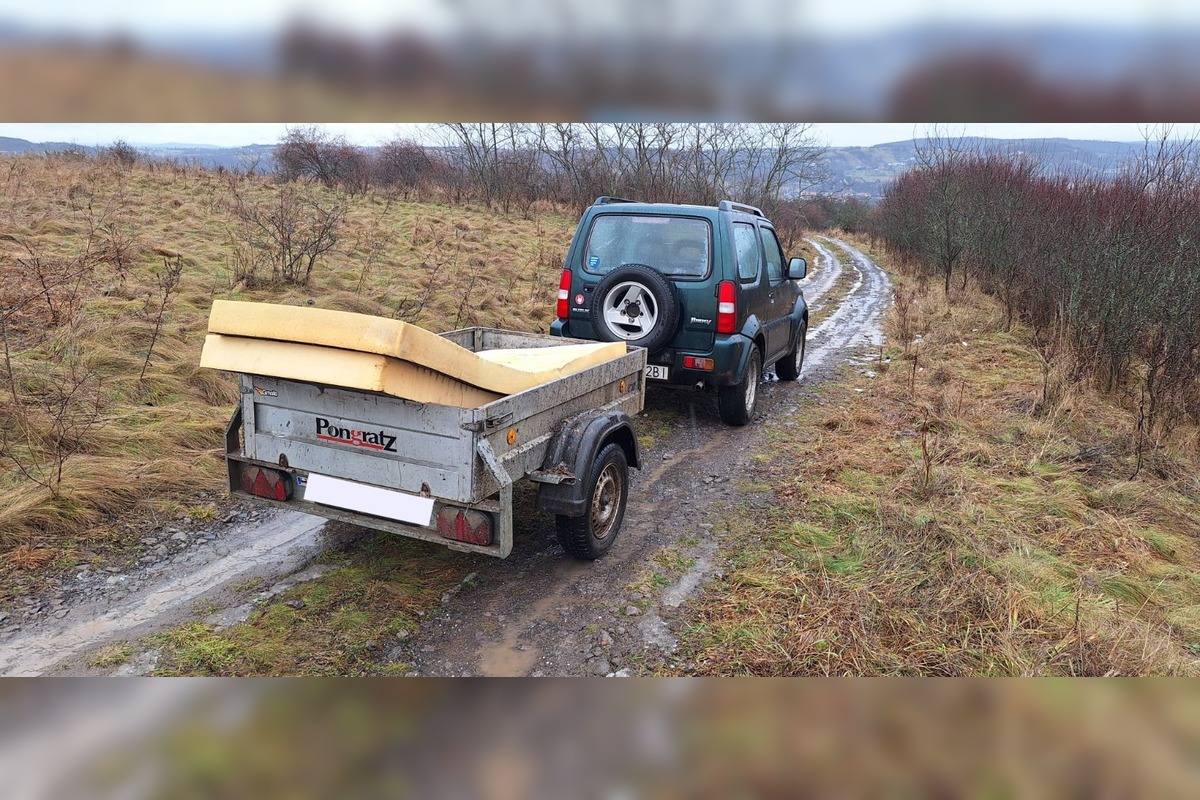 FOTO: Matrace skončili vyhodené v prírode, foto 3