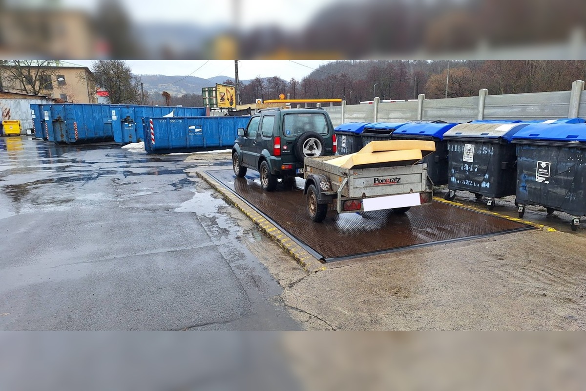 FOTO: Matrace skončili vyhodené v prírode, foto 1