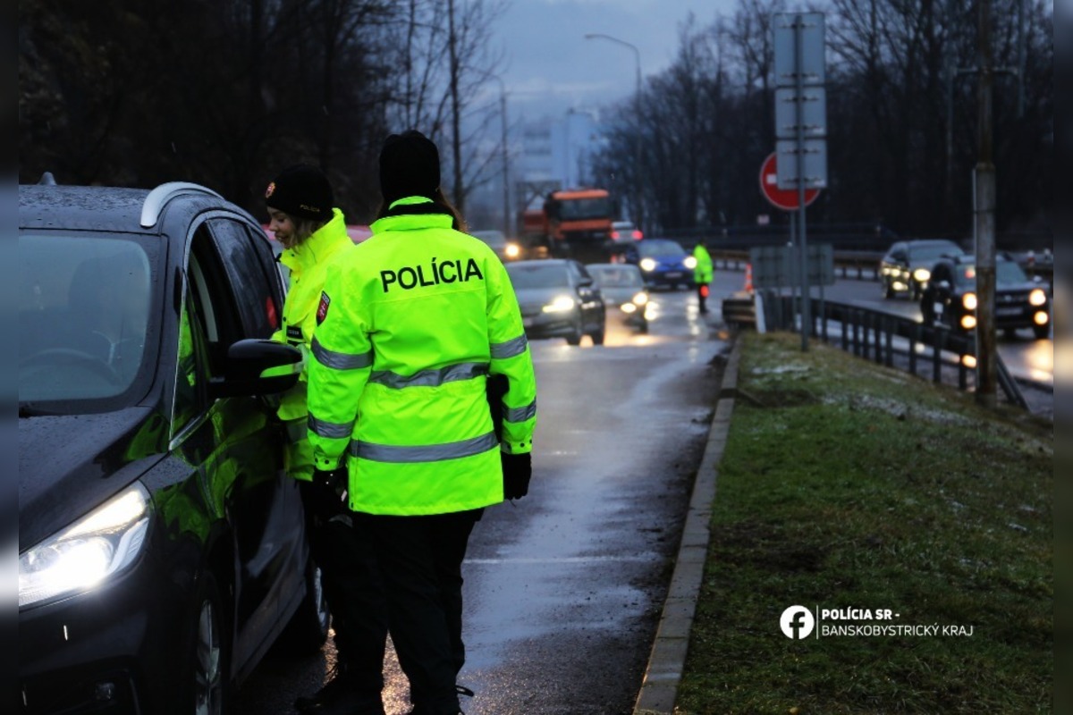 FOTO: Policajti si pri Banskej Bystrici posvietili na vodičov, zamerali sa na alkohol, foto 4