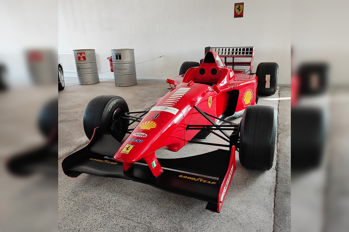 FOTO: Double Red Cars múzeum v Brezne, foto 10