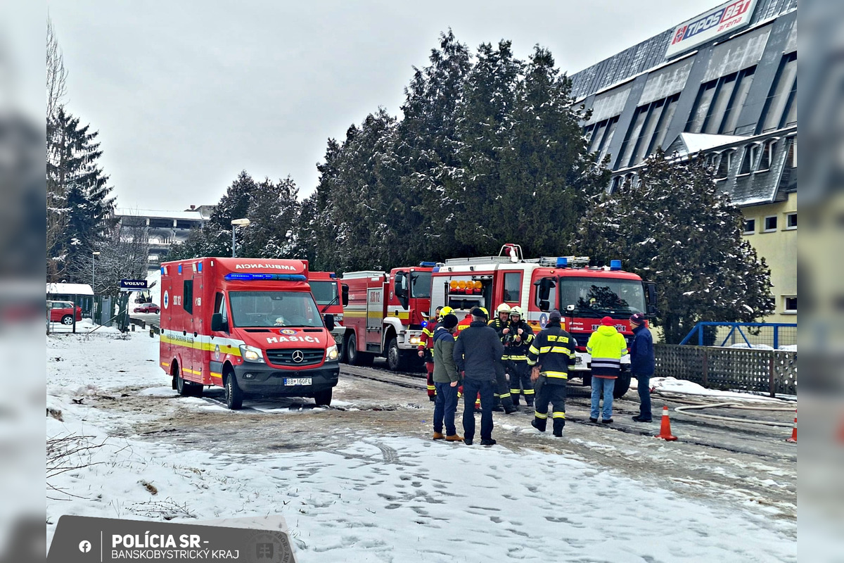 FOTO: Na zimnom štadióne vo Zvolene unikal čpavok, foto 2