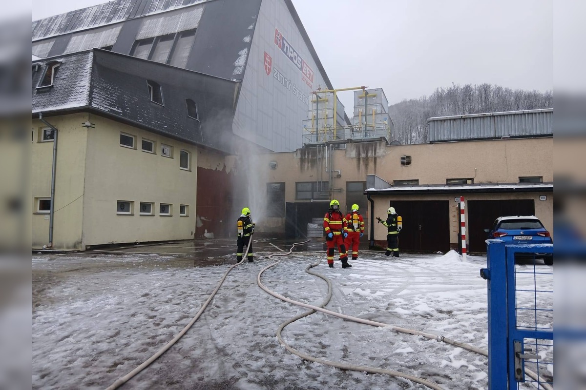 FOTO: Na zimnom štadióne vo Zvolene unikal čpavok, foto 4