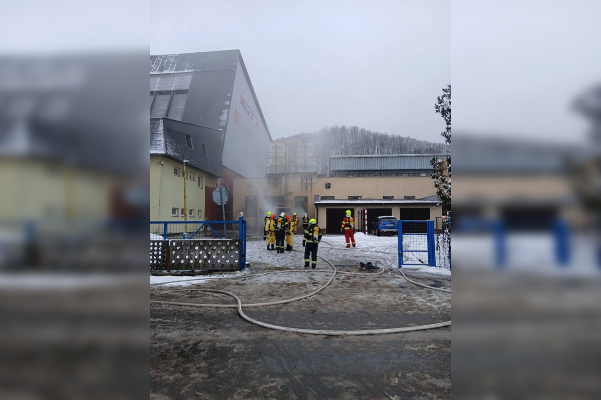 FOTO: Na zimnom štadióne vo Zvolene unikal čpavok, foto 5