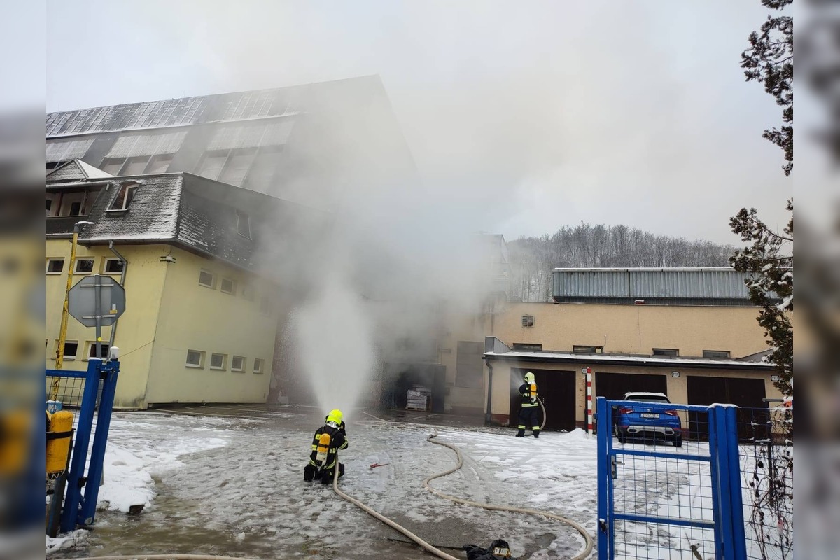 FOTO: Na zimnom štadióne vo Zvolene unikal čpavok, foto 6