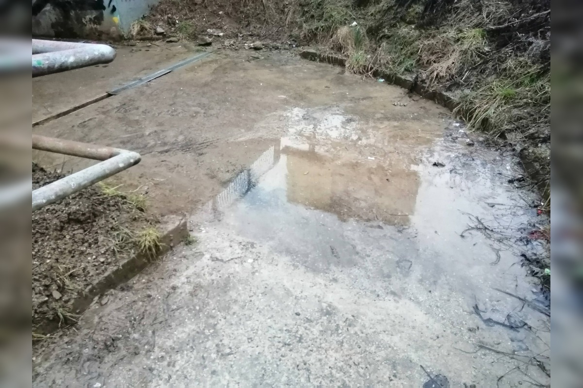 FOTO: Takto vyzerá cesta k zastávke na zvolenskom sídlisku, foto 2