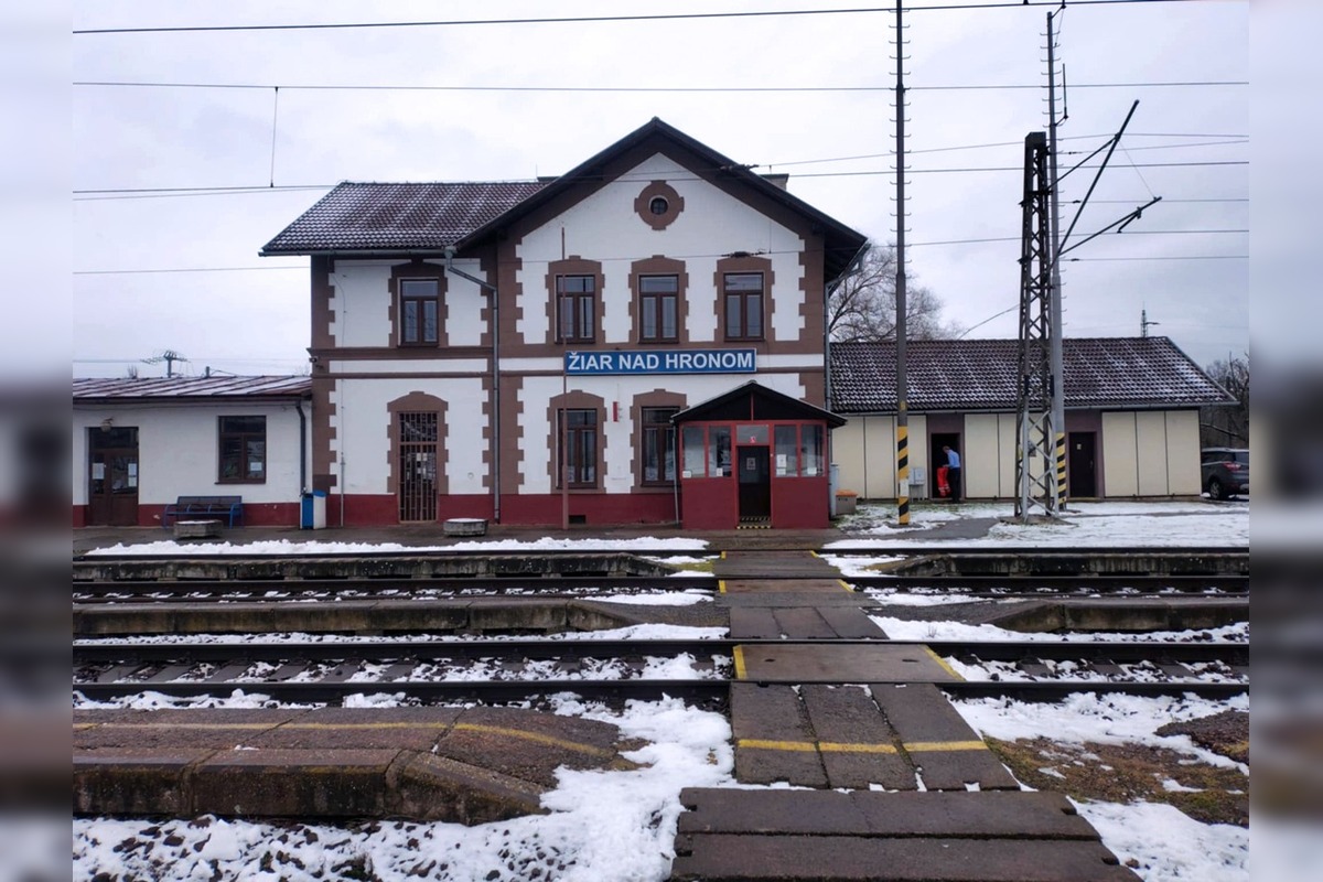 FOTO: Iniciatíva STRED nesúhlasí so zrušením predaja lístkov v Žiari, foto 1