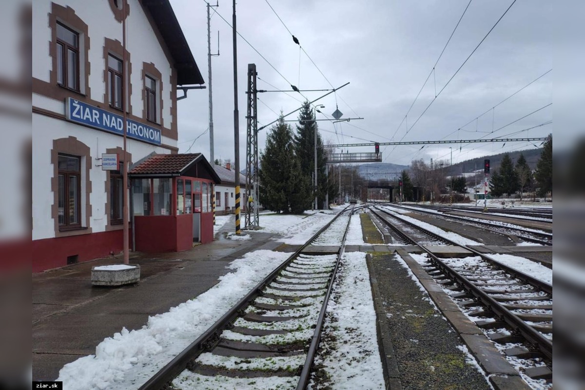 FOTO: Iniciatíva STRED nesúhlasí so zrušením predaja lístkov v Žiari, foto 2