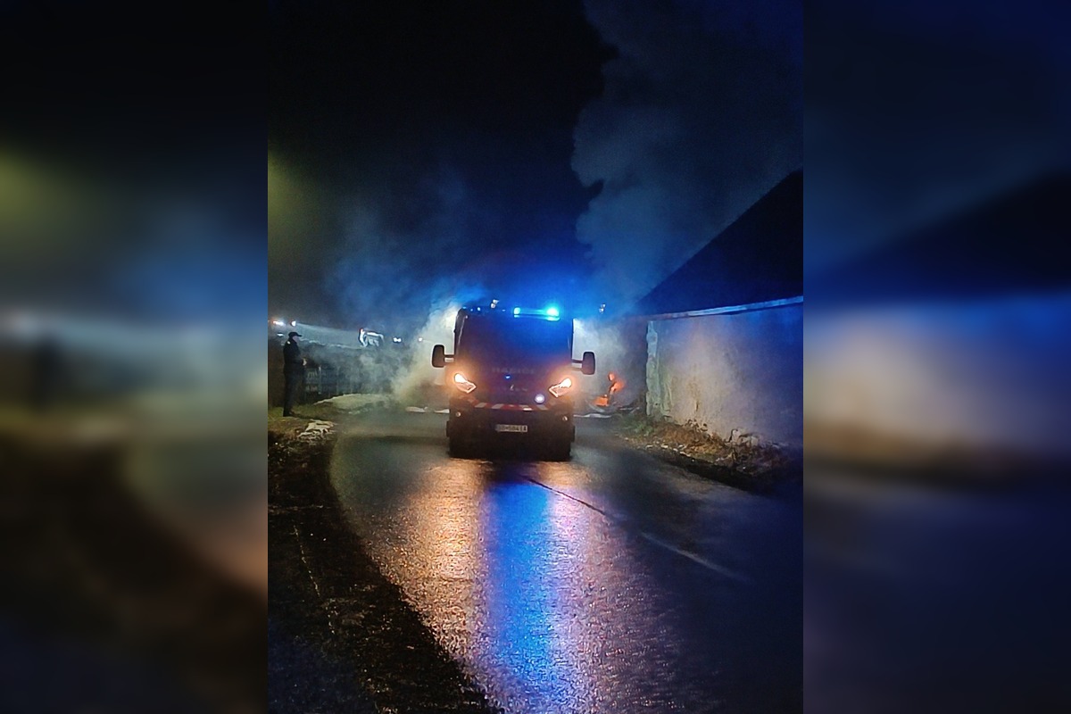 FOTO: V Čeríne zasahovali dobrovoľní aj profesionálni hasiči, foto 1