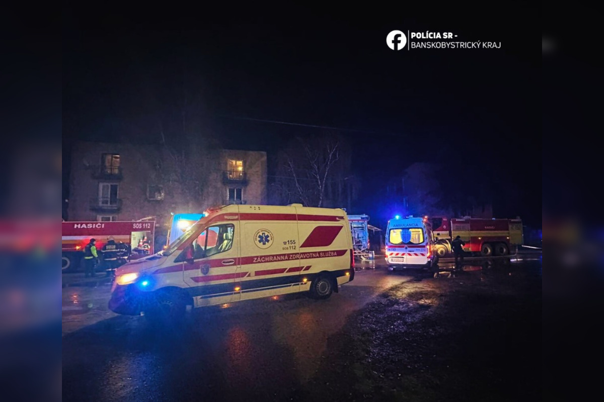 FOTO: V bytovke v Tornali došlo k výbuchu plynu, 4 osoby sa zranili, foto 2