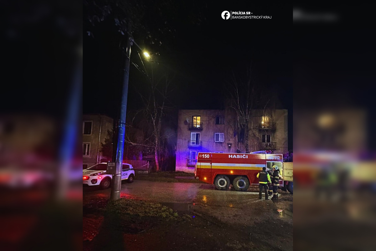 FOTO: V bytovke v Tornali došlo k výbuchu plynu, 4 osoby sa zranili, foto 3