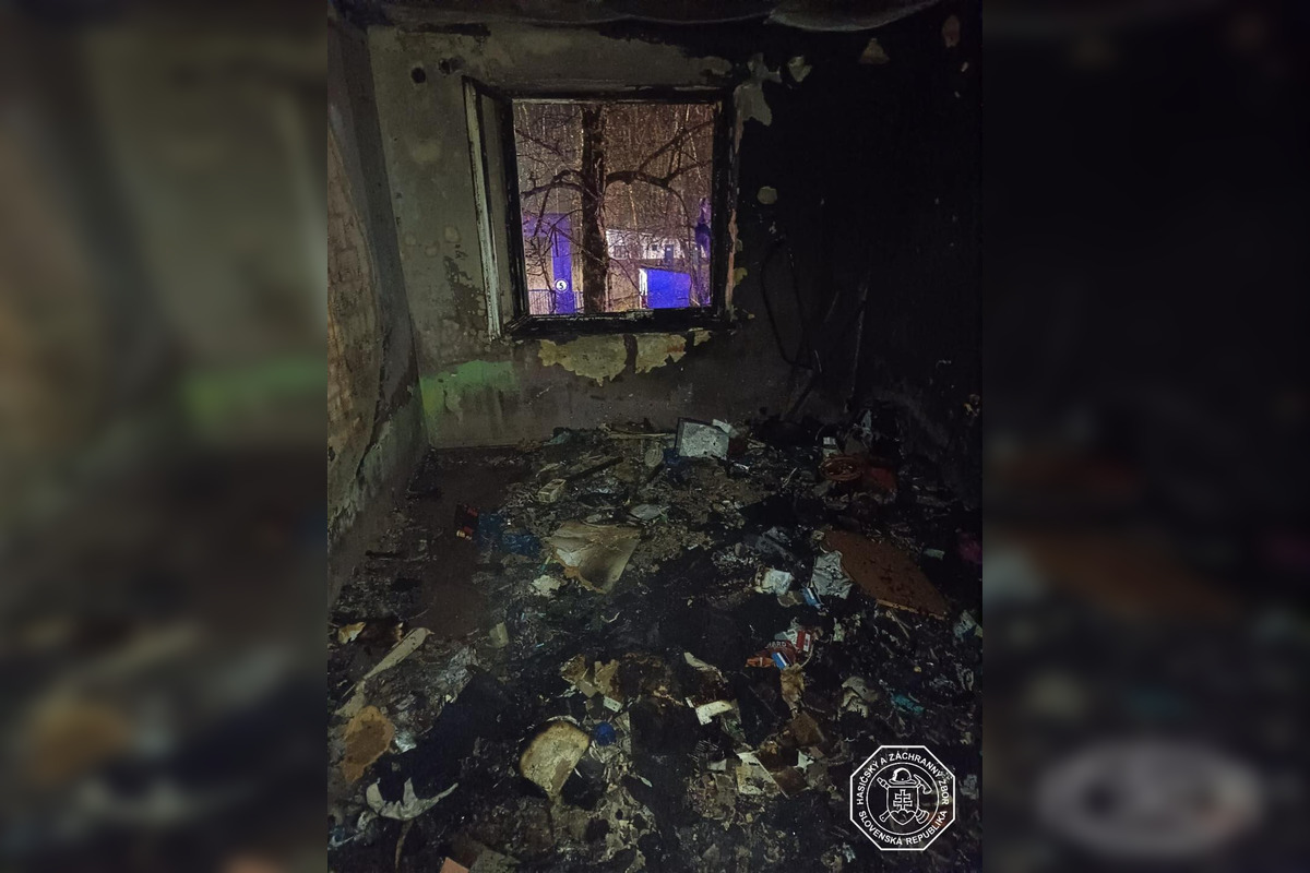 FOTO: V bytovke v Tornali došlo k výbuchu plynu, 4 osoby sa zranili, foto 4