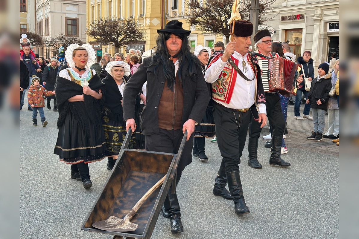 FOTO: Fašiangy dnes ovládnu ulice mesta, foto 1