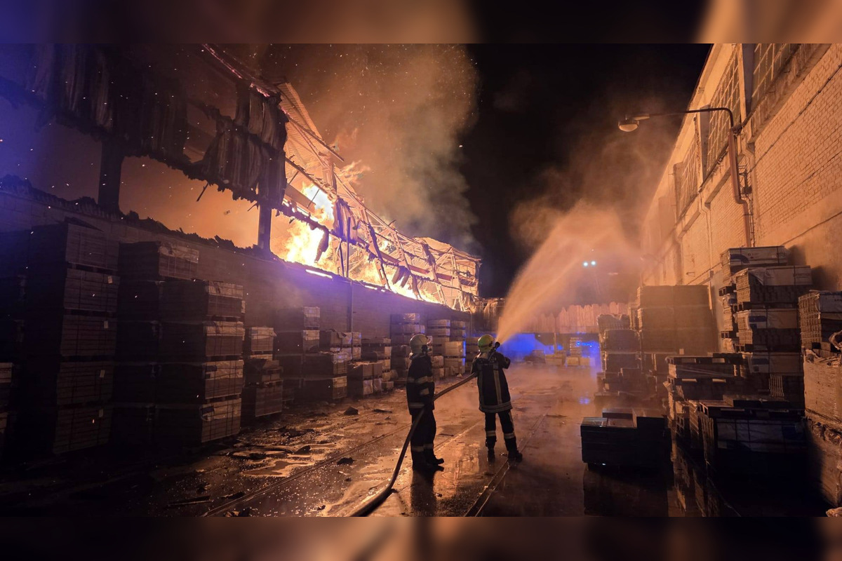 FOTO: Požiar haly vo Zvolene, foto 1