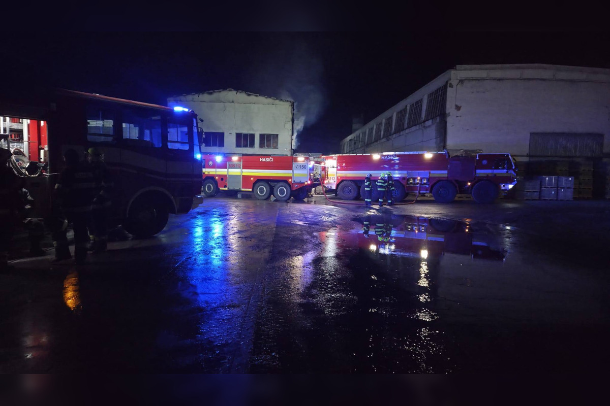 FOTO: Požiar haly vo Zvolene, foto 2
