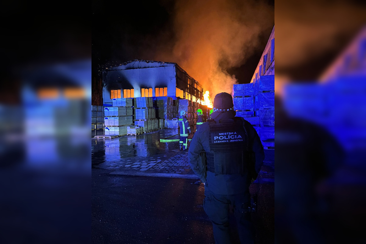 FOTO: Požiar haly vo Zvolene, foto 6