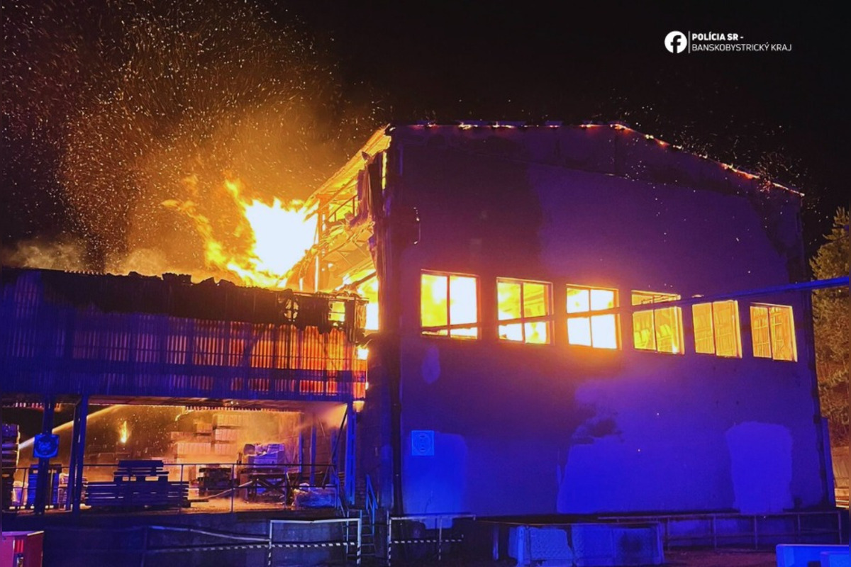 FOTO: Požiar haly vo Zvolene, foto 7