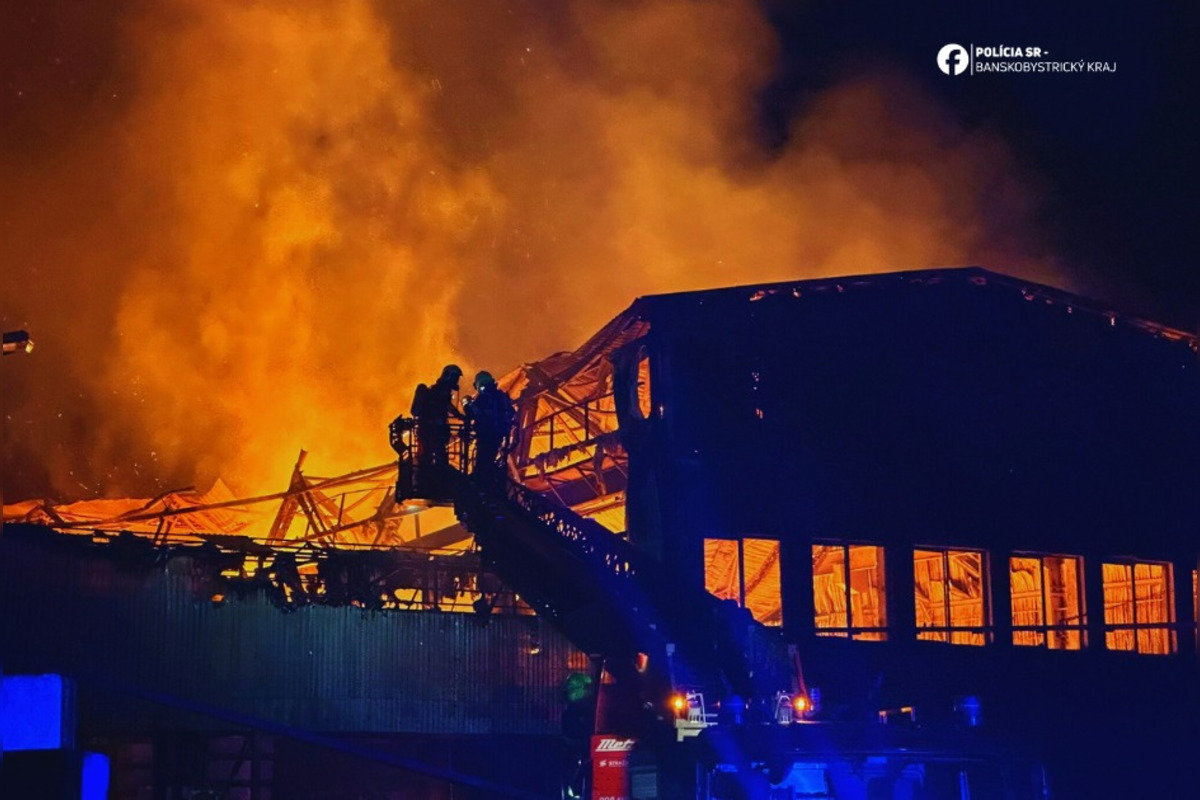 FOTO: Požiar haly vo Zvolene, foto 8