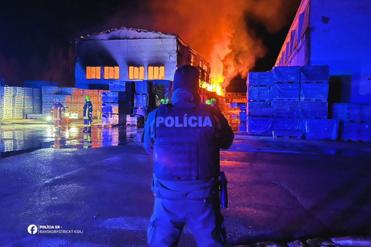 FOTO: Požiar haly vo Zvolene, foto 9