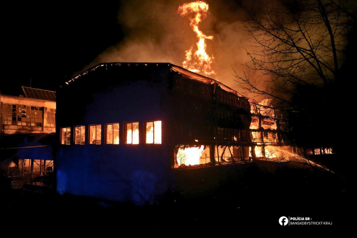 FOTO: Požiar haly vo Zvolene, foto 10