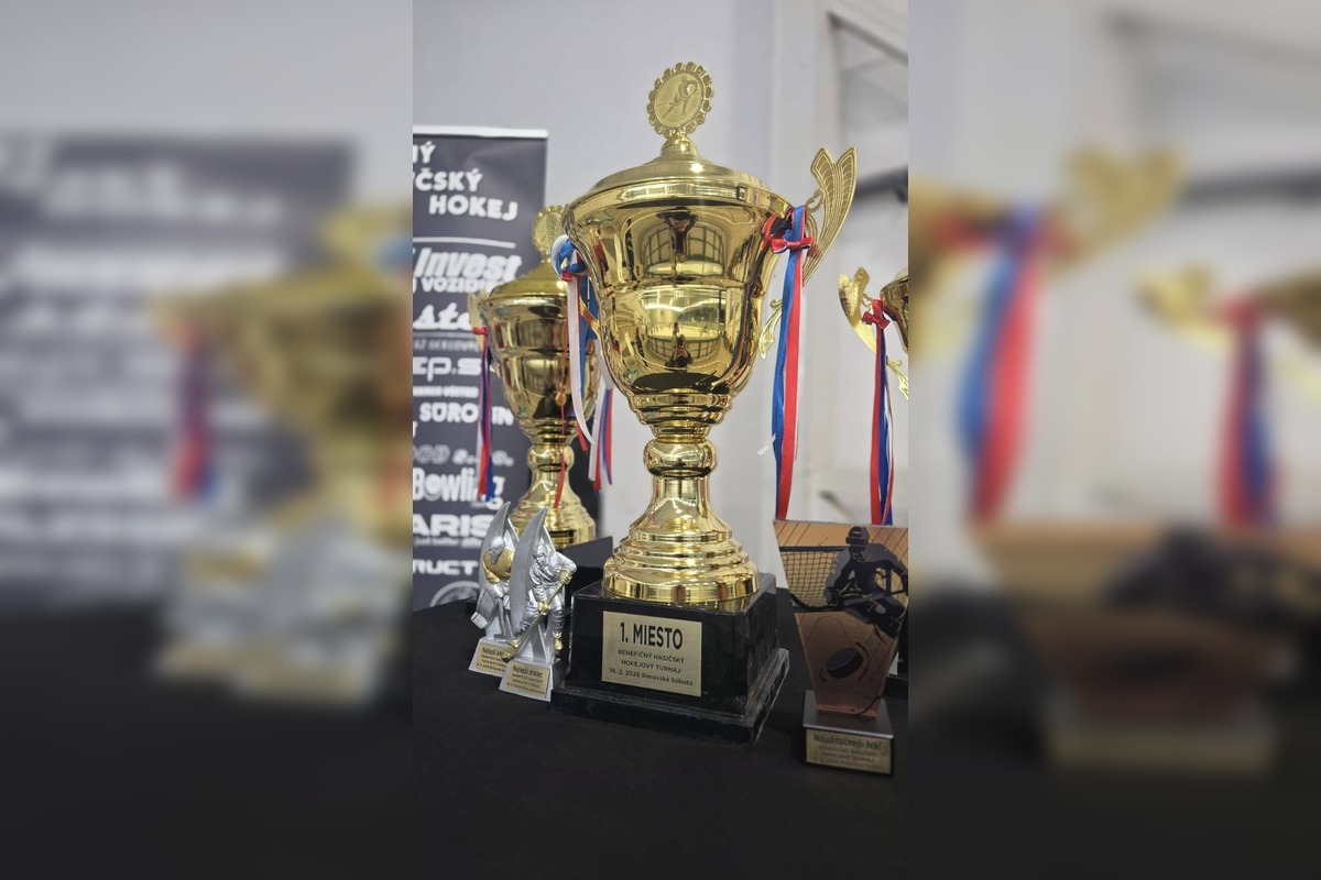 FOTO: Hasiči hrali hokej pre malú Julku, foto 1