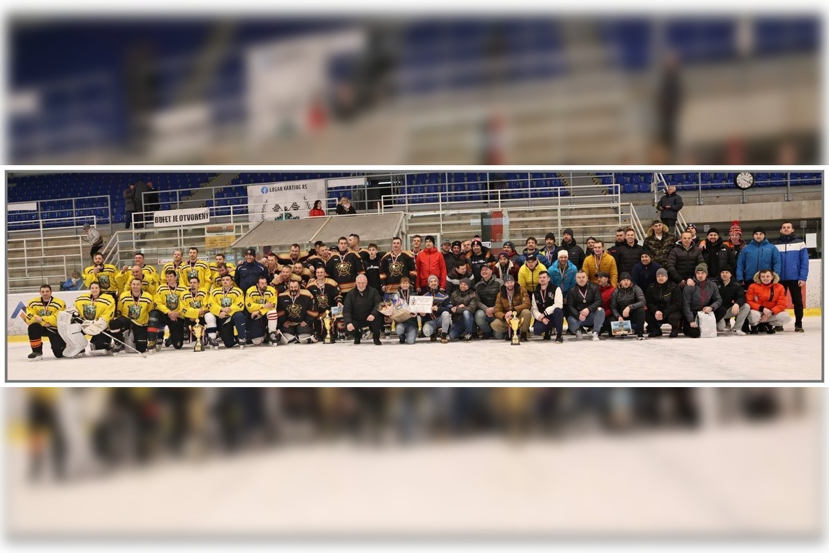 FOTO: Hasiči hrali hokej pre malú Julku, foto 6