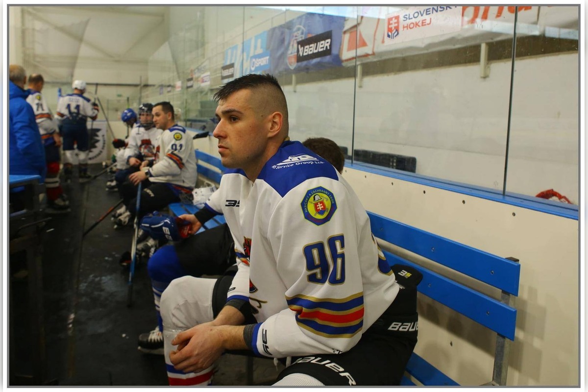 FOTO: Hasiči hrali hokej pre malú Julku, foto 14