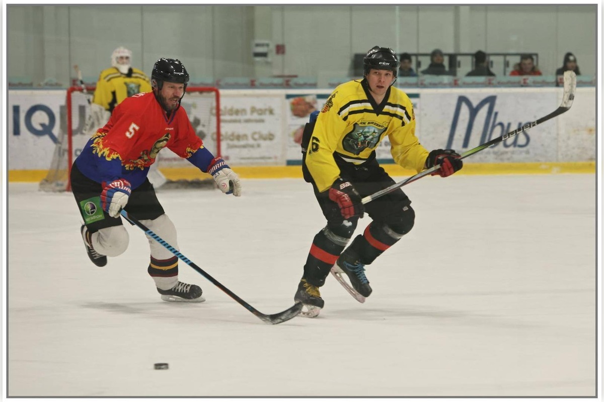 FOTO: Hasiči hrali hokej pre malú Julku, foto 17