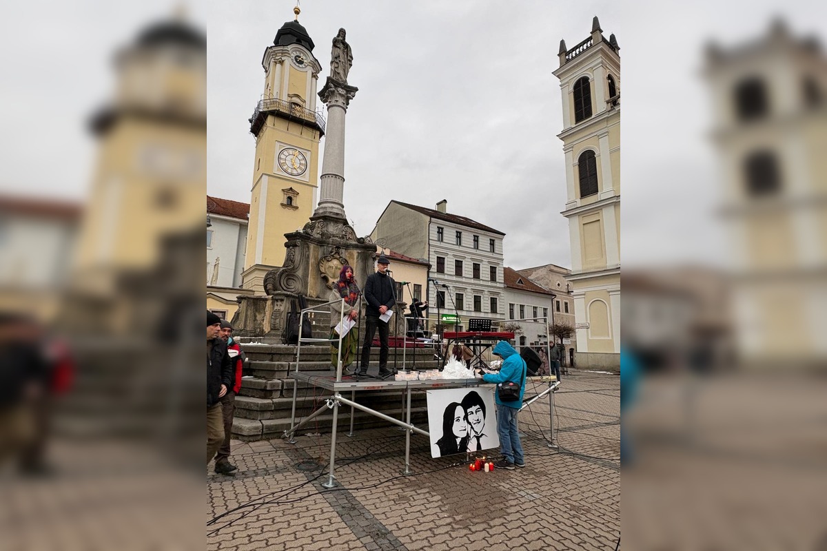 FOTO: Takto vyzeralo spomienkové podujatie za Jána Kuciaka jeho snúbenicu Martinu Kušnírovú, foto 3