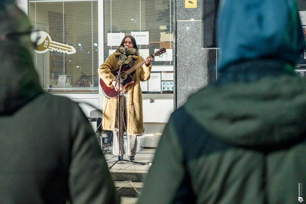 FOTO: Takto vyzeralo spomienkové podujatie za Jána Kuciaka jeho snúbenicu Martinu Kušnírovú, foto 6