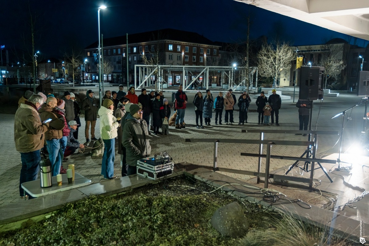FOTO: Takto vyzeralo spomienkové podujatie za Jána Kuciaka jeho snúbenicu Martinu Kušnírovú, foto 8