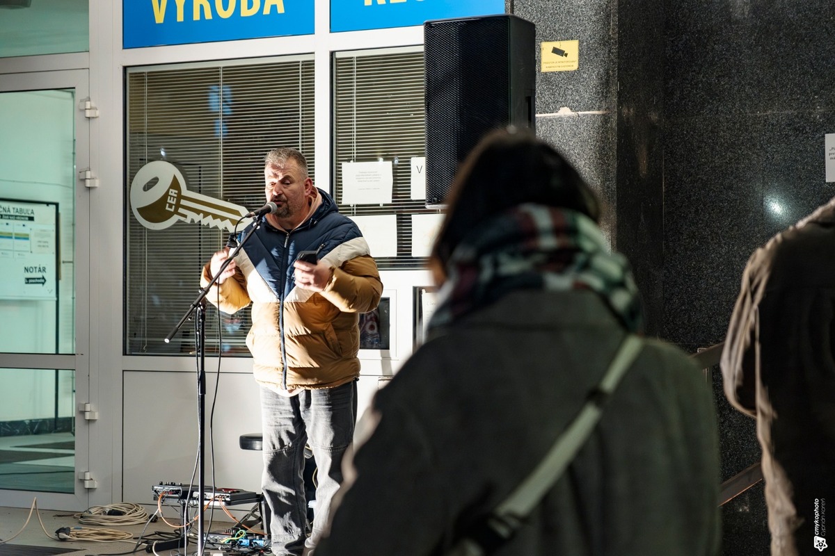FOTO: Takto vyzeralo spomienkové podujatie za Jána Kuciaka jeho snúbenicu Martinu Kušnírovú, foto 9