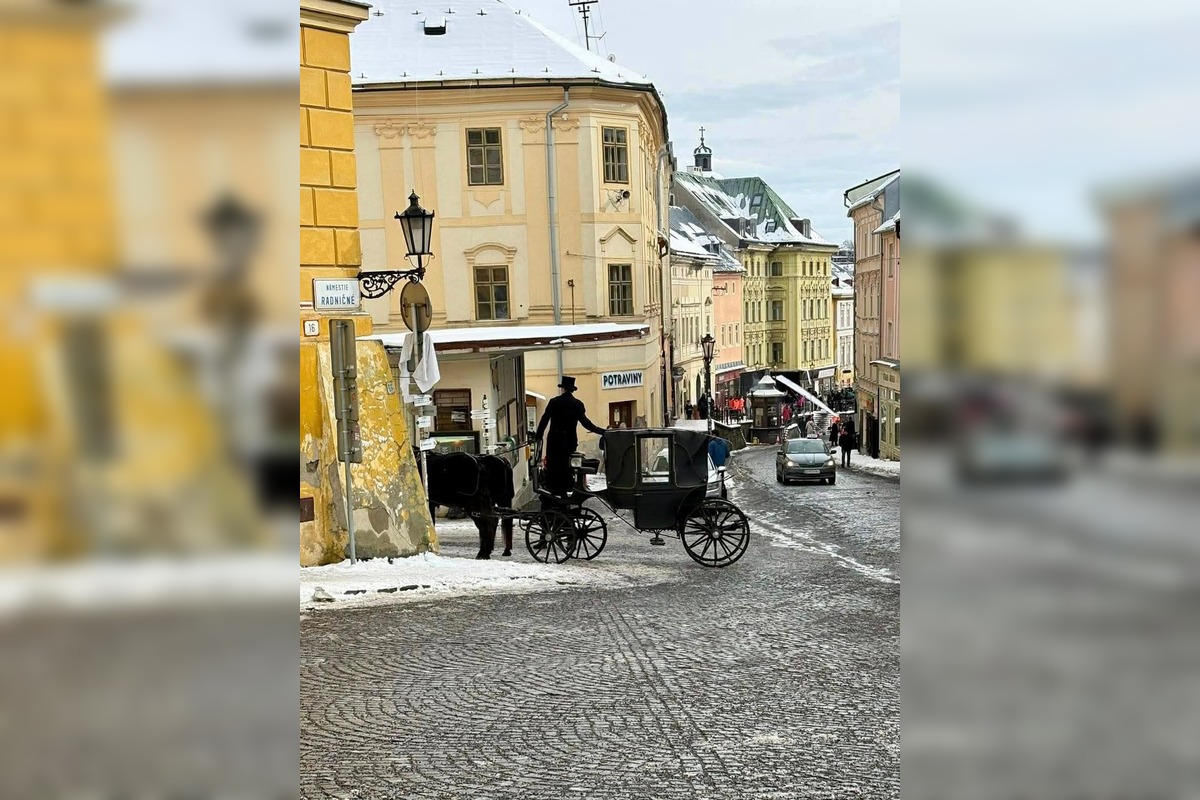FOTO: Filmovanie zahraničného seriálu v centre Banskej Štiavnice, foto 3