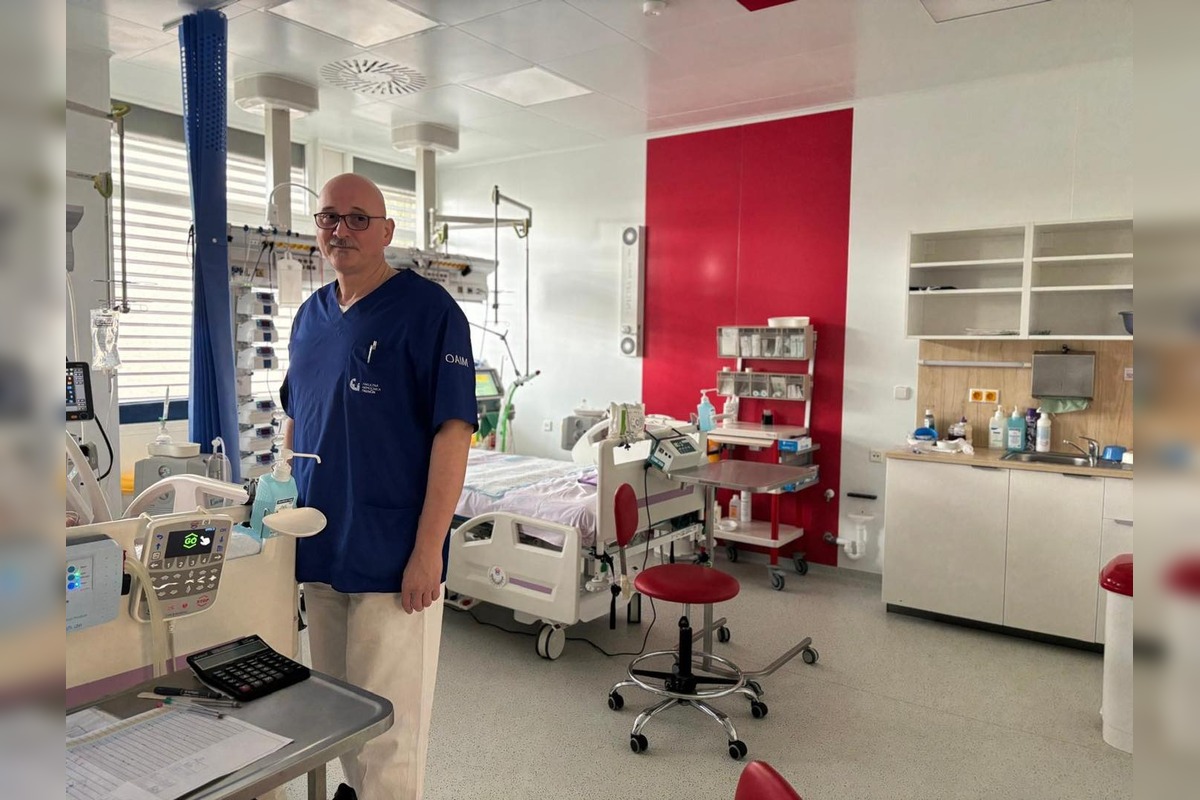 FOTO: Trenčianski lekári zachránili v spolupráci život pacientke s chrípkou , foto 3