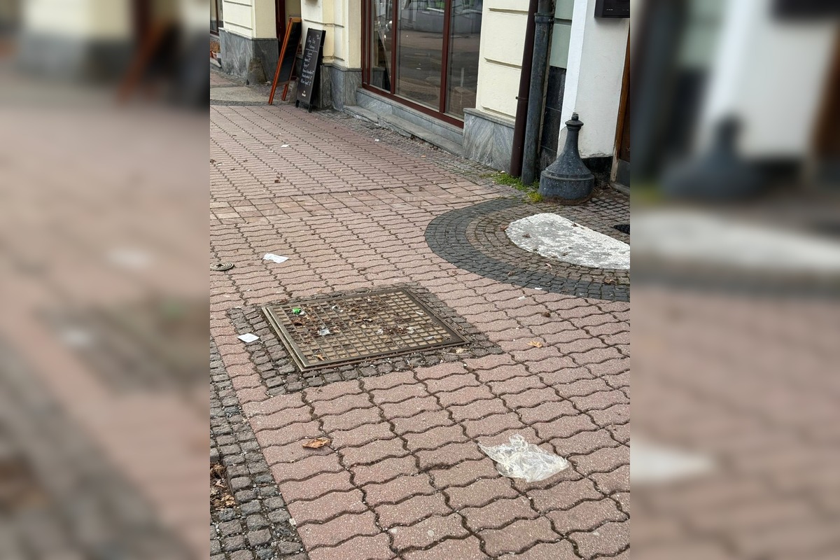 FOTO: Bystričanka upozornila na stav námestia v Bystrici, foto 3