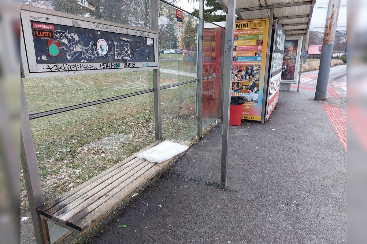 FOTO: Vankúše na zastávkach v Banskej Bystrici, foto 2