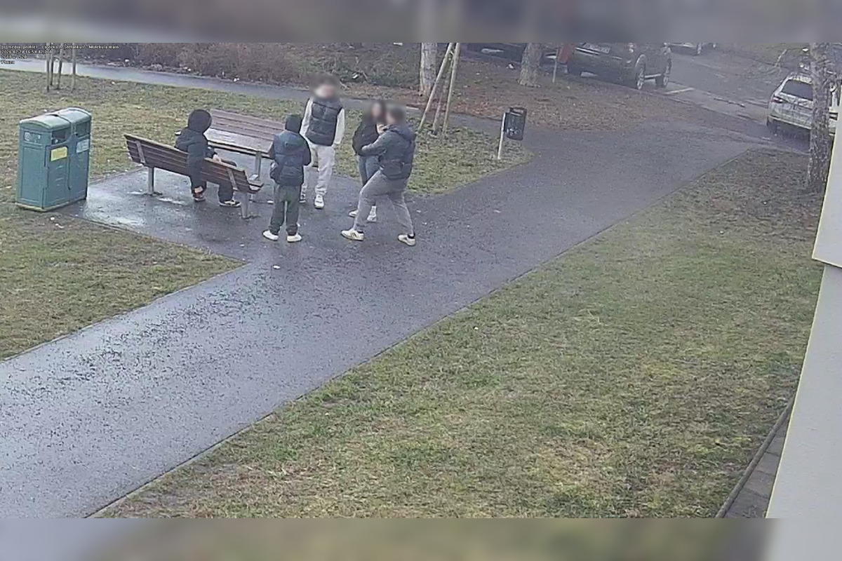 FOTO: Vandali v Žiari zničili lavičku za tisíc eur, páchateľov zachytil kamerový systém, foto 1