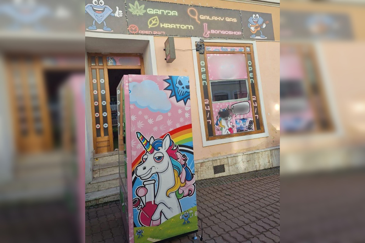 FOTO: V Bystrici odstránili kontroverzný automat, znepokojoval najmä rodičov, foto 2