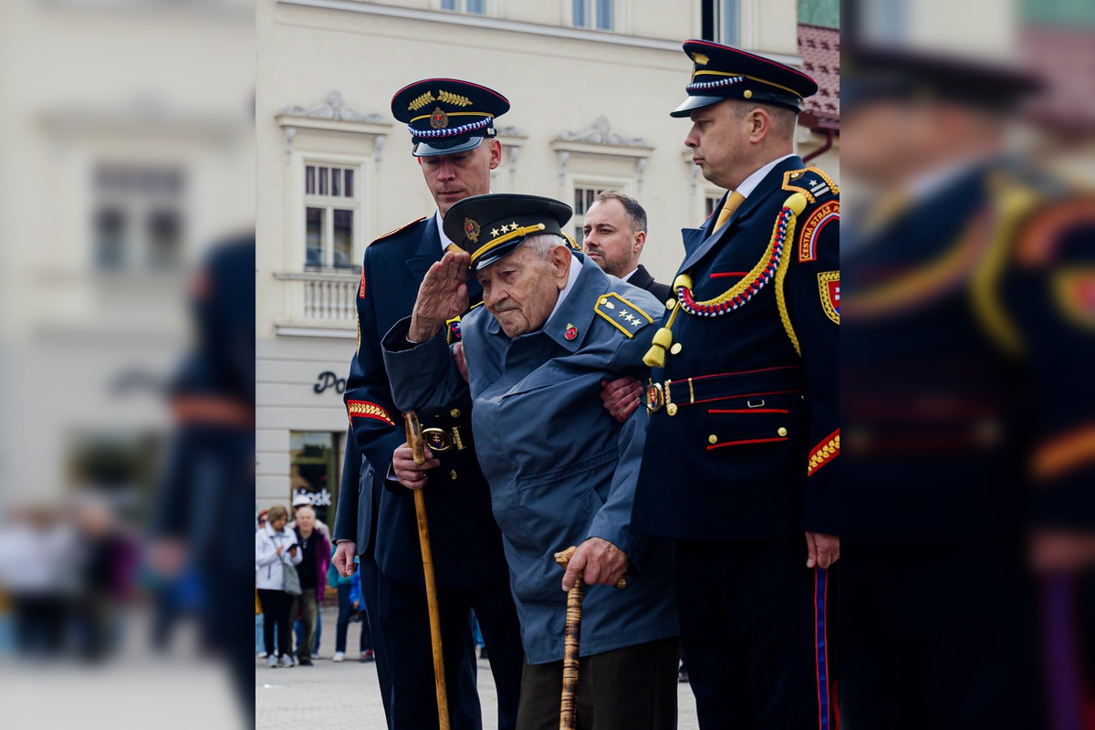FOTO: V Banskej Bystrici si pripomenuli 81. výročie oslobodenia mesta, foto 13